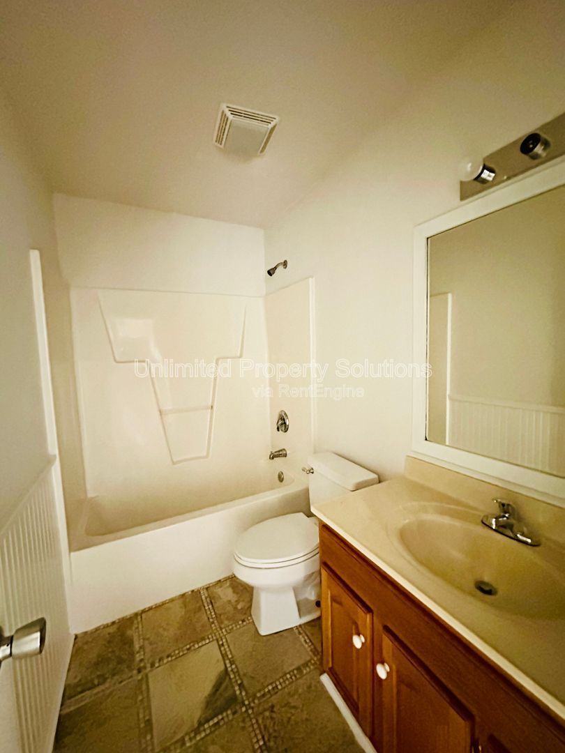 WILSHIRE BLVD - 4 Bedroom - Minutes to UNCW - STUDENTS WELCOME ($850/room) property image