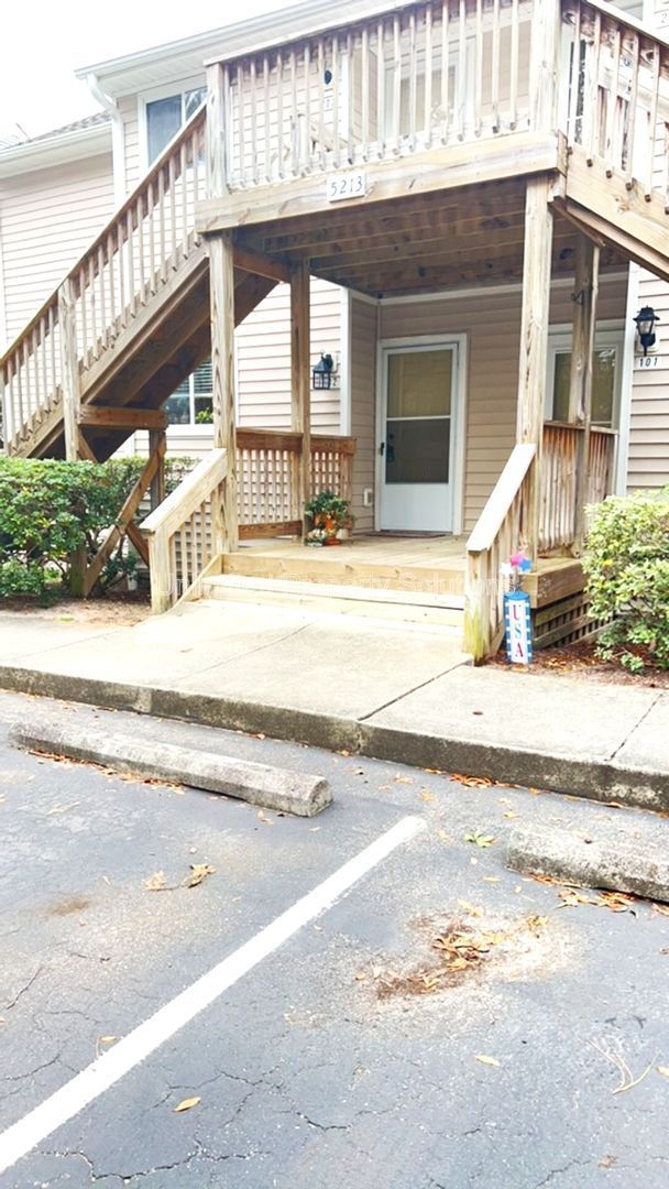 LAKESIDE VILLAGE - minutes to Wrightsville Beach & Mayfaire located in the Seagate Area! property image