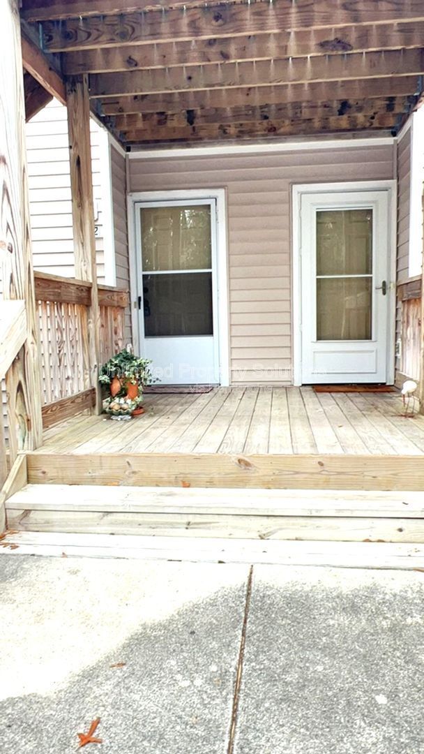 LAKESIDE VILLAGE - minutes to Wrightsville Beach & Mayfaire located in the Seagate Area! property image