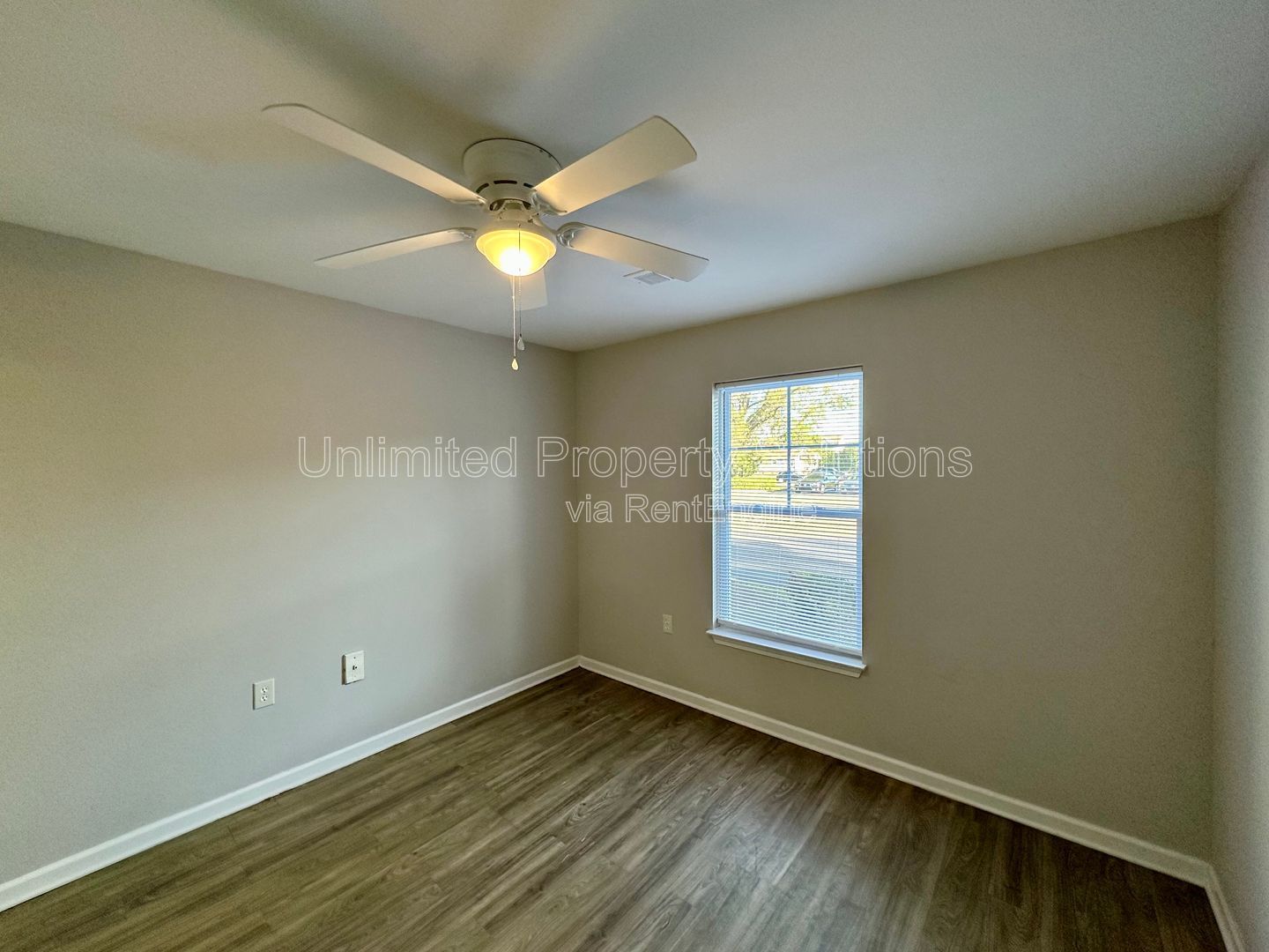 3 BEDROOM/3 BATHROOM CONDO - Near Randall Parkway & Kerr Ave! property image