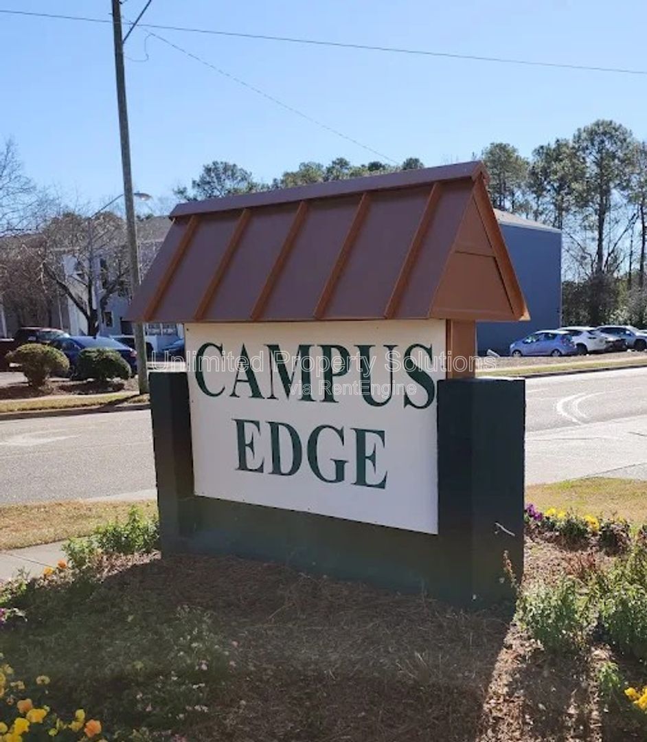 CAMPUS EDGE - Student housing within walking distance to UNCW! property image