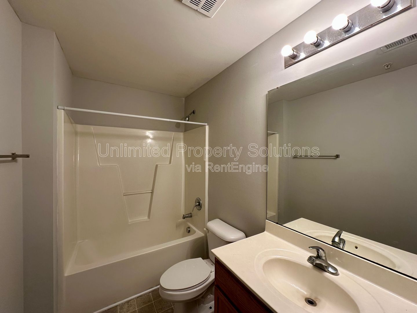 KERR CROSSING - 3 Bedroom/3 Bathroom in a great location! property image