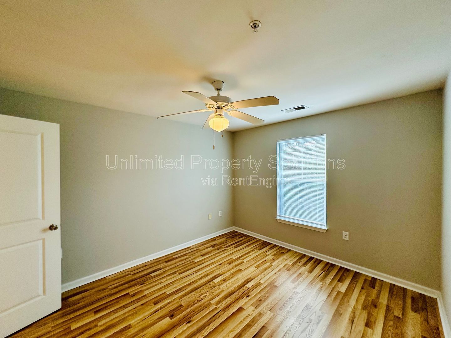KERR CROSSING - 3 Bedroom/3 Bathroom - Availability Now! property image