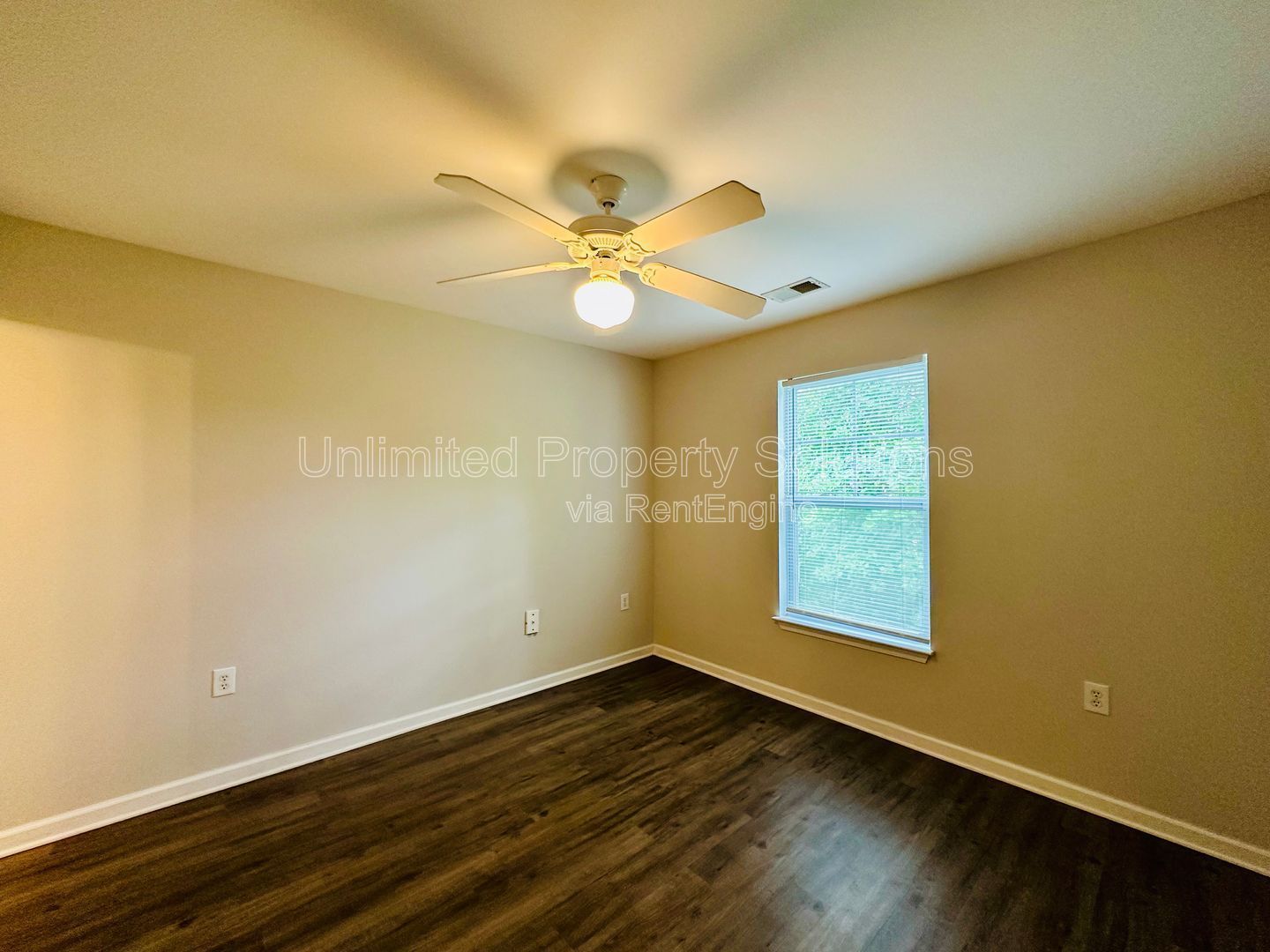 KERR CROSSING - 3 Bedroom Condo - Available Now! property image