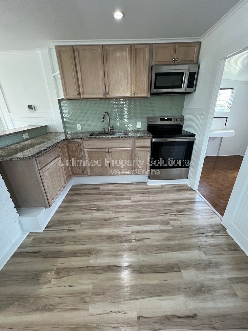 CAROLINA BEACH ~ Blocks from restaurants & beach! Available early Spring 2026! property image