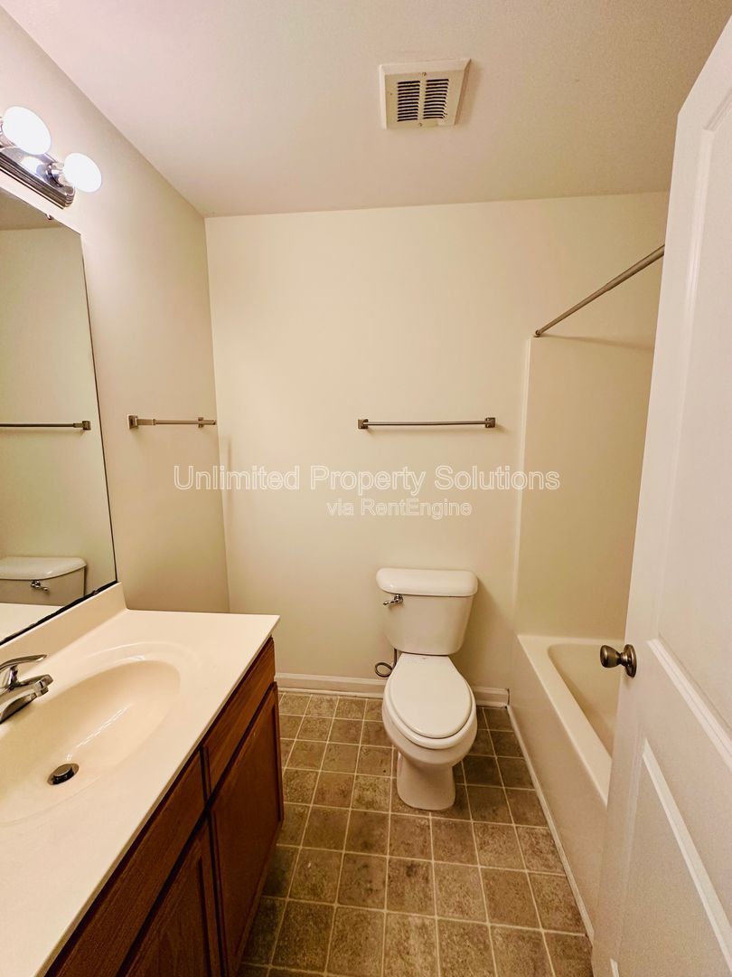 3 Bedroom Condo - Great location - near UNCW, Randall Parkway, MLK Parkway - everything! property image