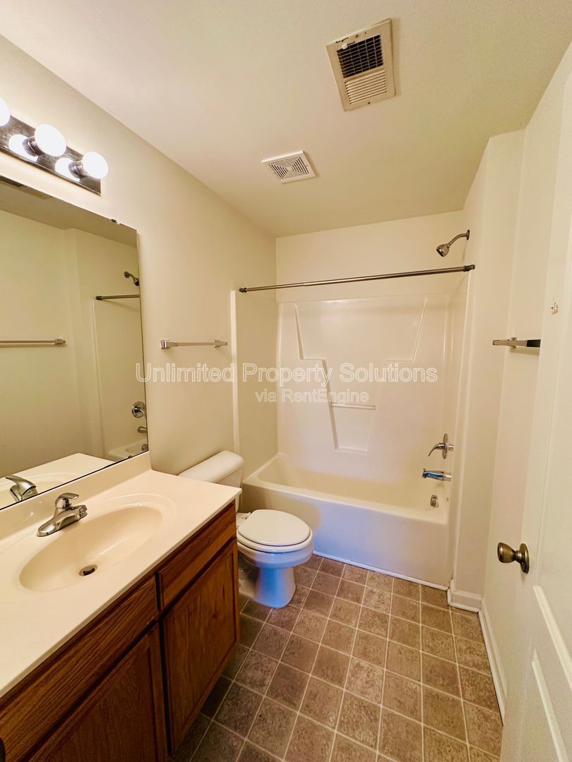 3 Bedroom Condo - Great location - near UNCW, Randall Parkway, MLK Parkway - everything! property image