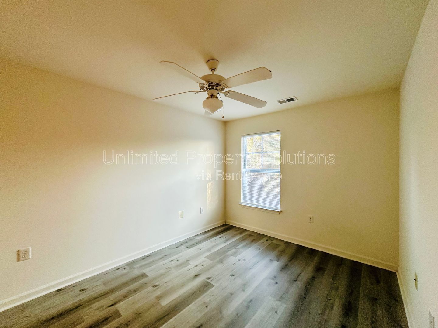 3 Bedroom Condo - Great location - near UNCW, Randall Parkway, MLK Parkway - everything! property image