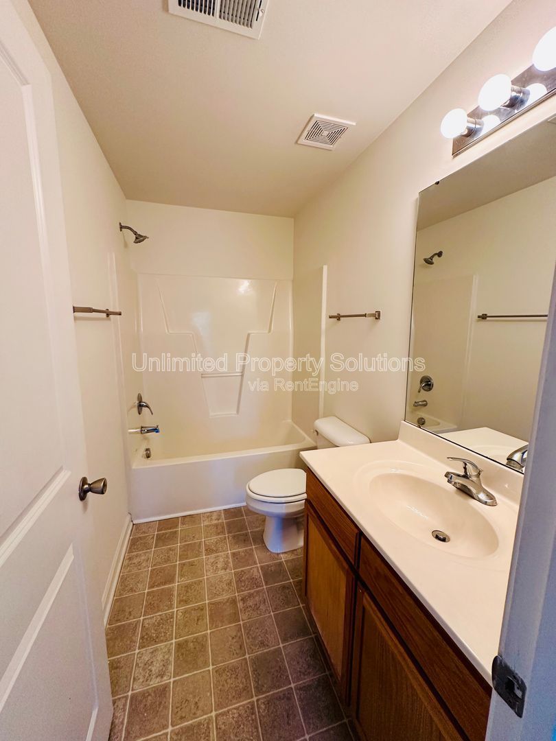 3 Bedroom Condo - Great location - near UNCW, Randall Parkway, MLK Parkway - everything! property image
