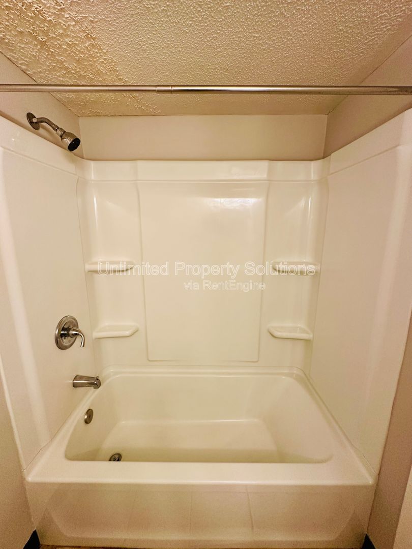 CAMPUS EDGE - Student housing within walking distance to UNCW! property image