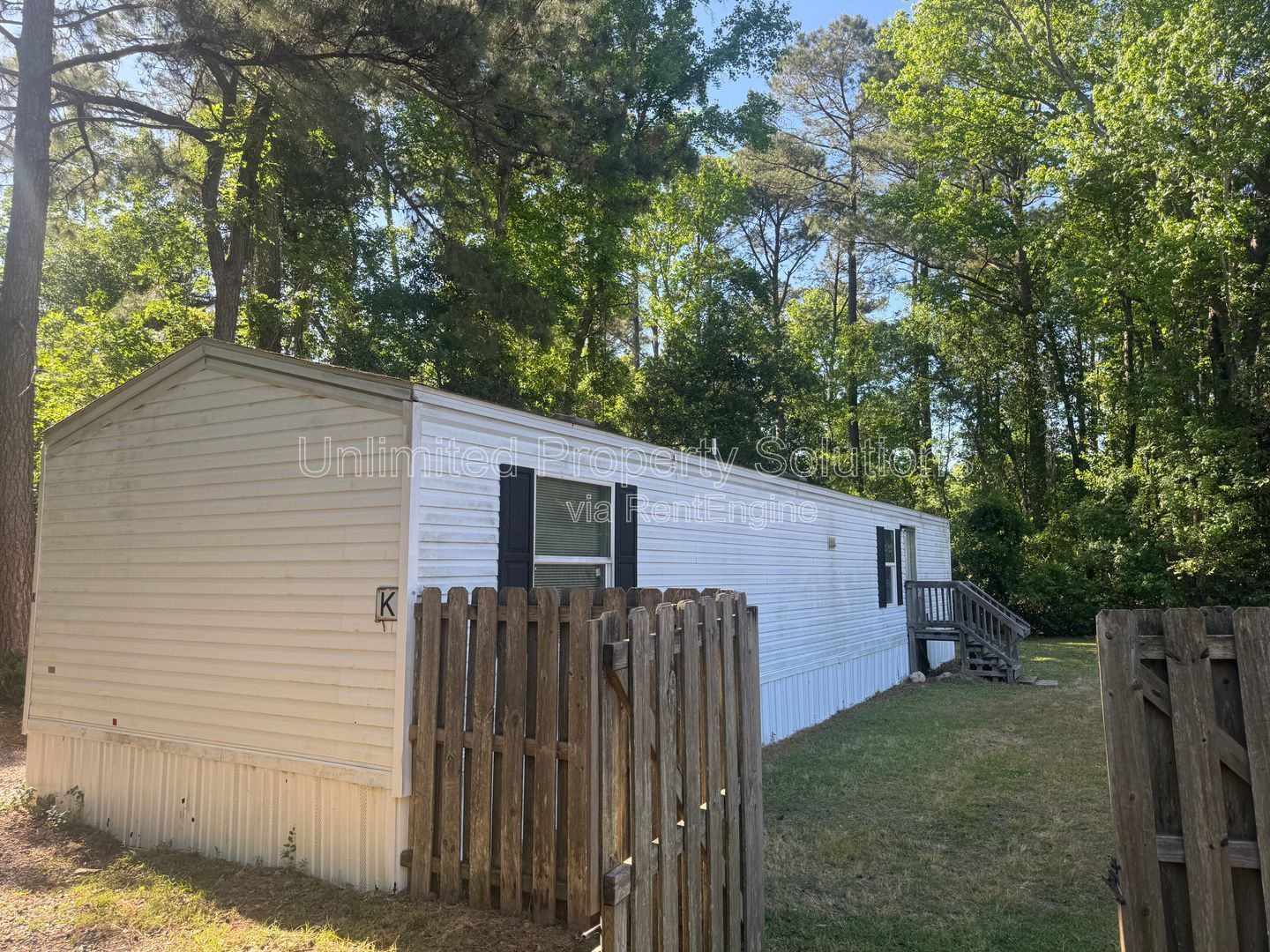LELAND - 2 Bedroom & 1 Bathroom Mobile Home - Located just off I-40 bypass property image