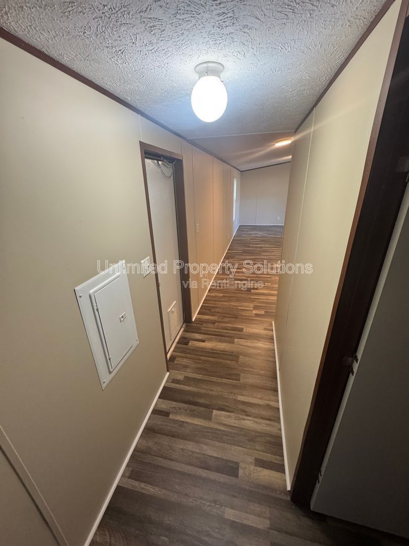 LELAND - 2 Bedroom & 1 Bathroom Mobile Home - Located just off I-40 bypass property image