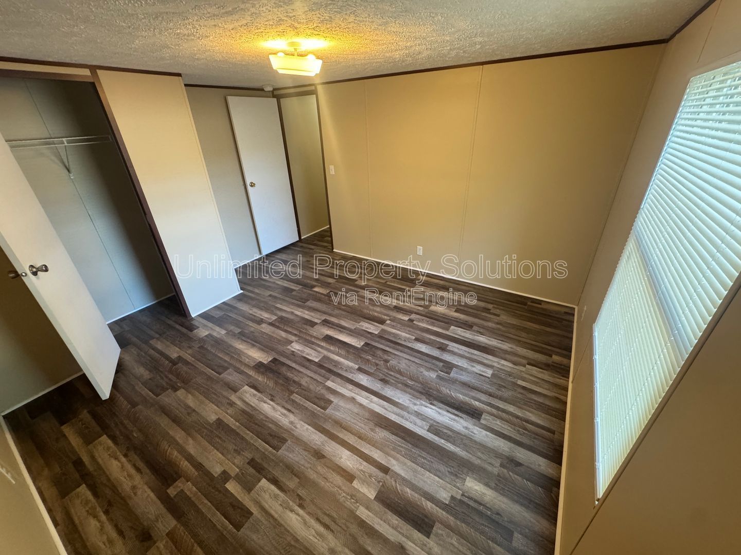 LELAND - 2 Bedroom & 1 Bathroom Mobile Home - Located just off I-40 bypass property image