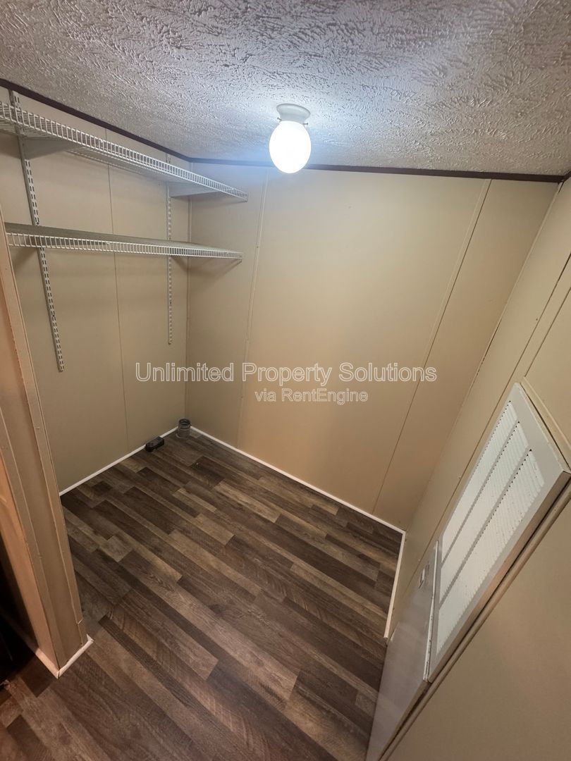 LELAND - 2 Bedroom & 1 Bathroom Mobile Home - Located just off I-40 bypass property image