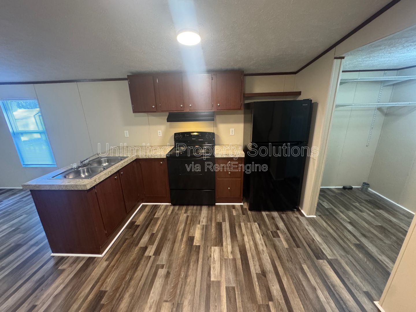 LELAND - 2 Bedroom & 1 Bathroom Mobile Home - Located just off I-40 bypass property image