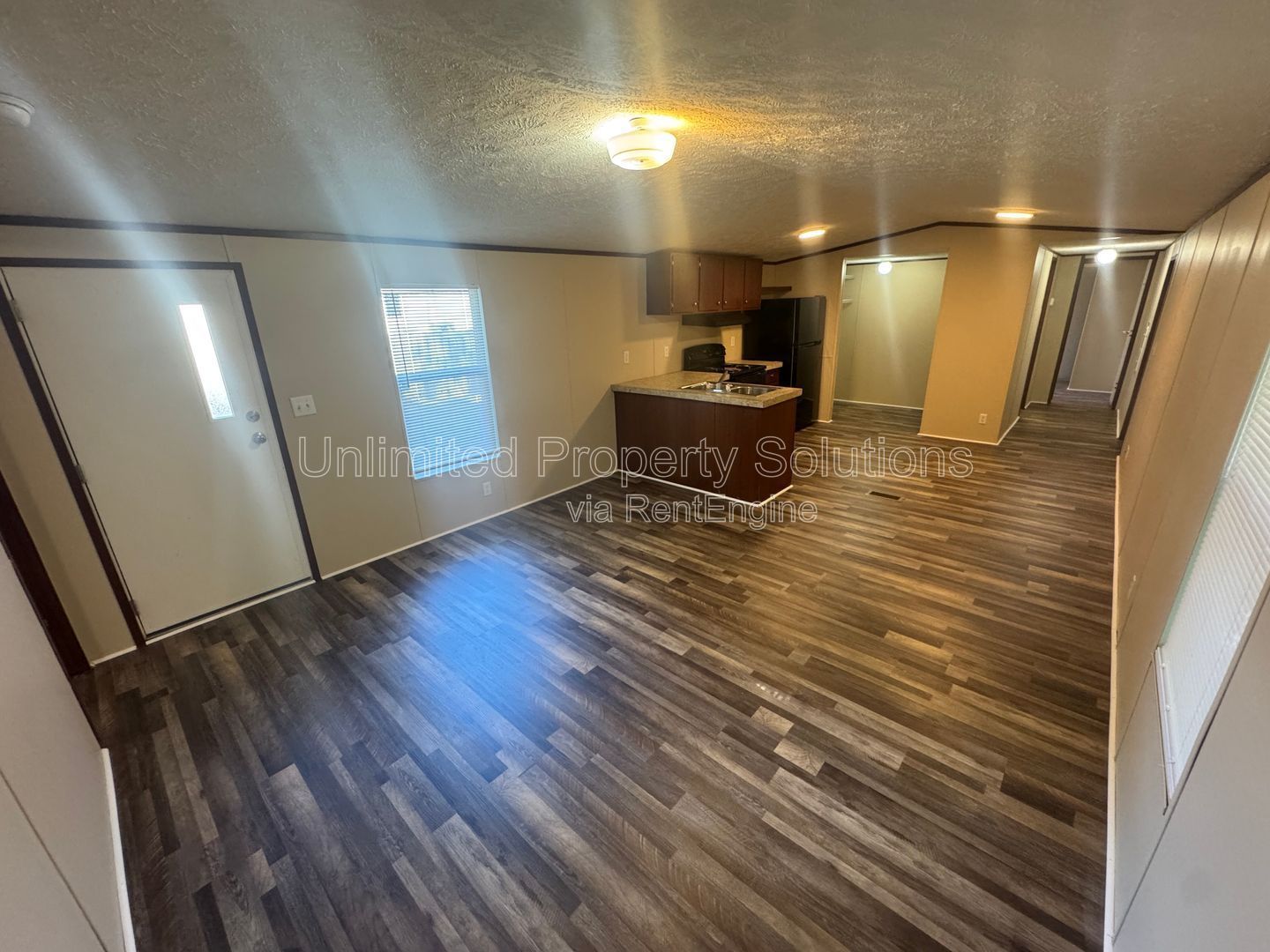 LELAND - 2 Bedroom & 1 Bathroom Mobile Home - Located just off I-40 bypass property image
