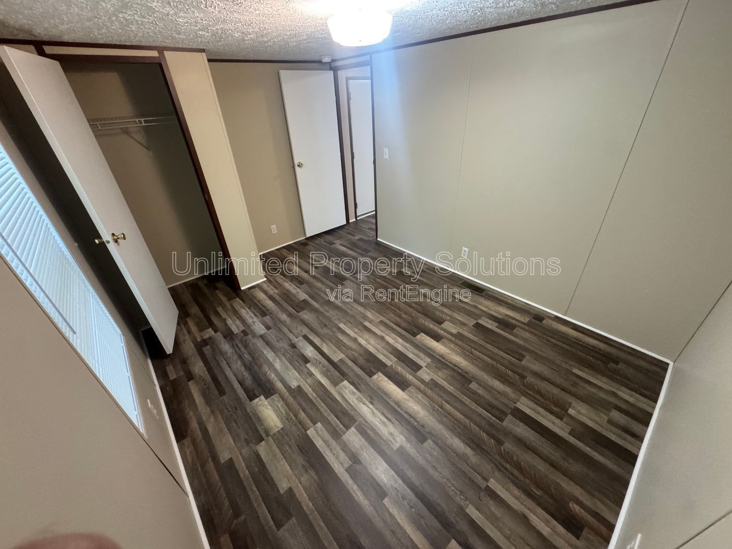 LELAND - 2 Bedroom & 1 Bathroom Mobile Home - Located just off I-40 bypass property image