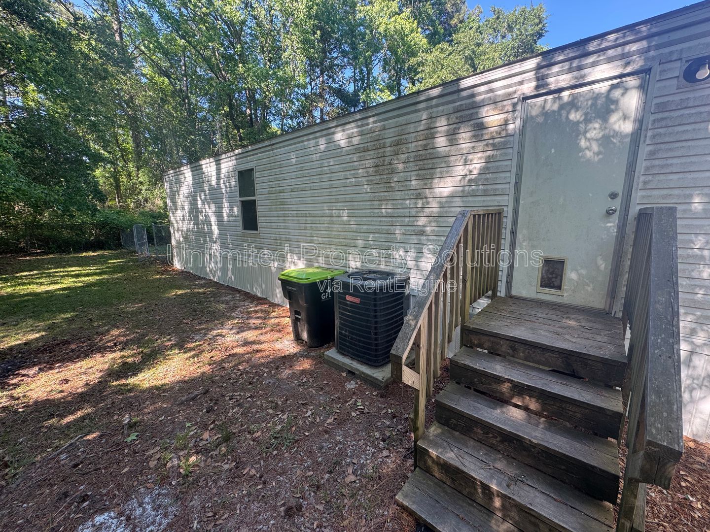 LELAND - 2 Bedroom & 1 Bathroom Mobile Home - Located just off I-40 bypass property image