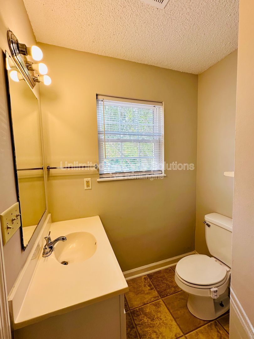 PORT CITY COMMONS - Three bedroom townhome within minutes of downtown Wilmington, riverwalk and Wilmington International Airport property image