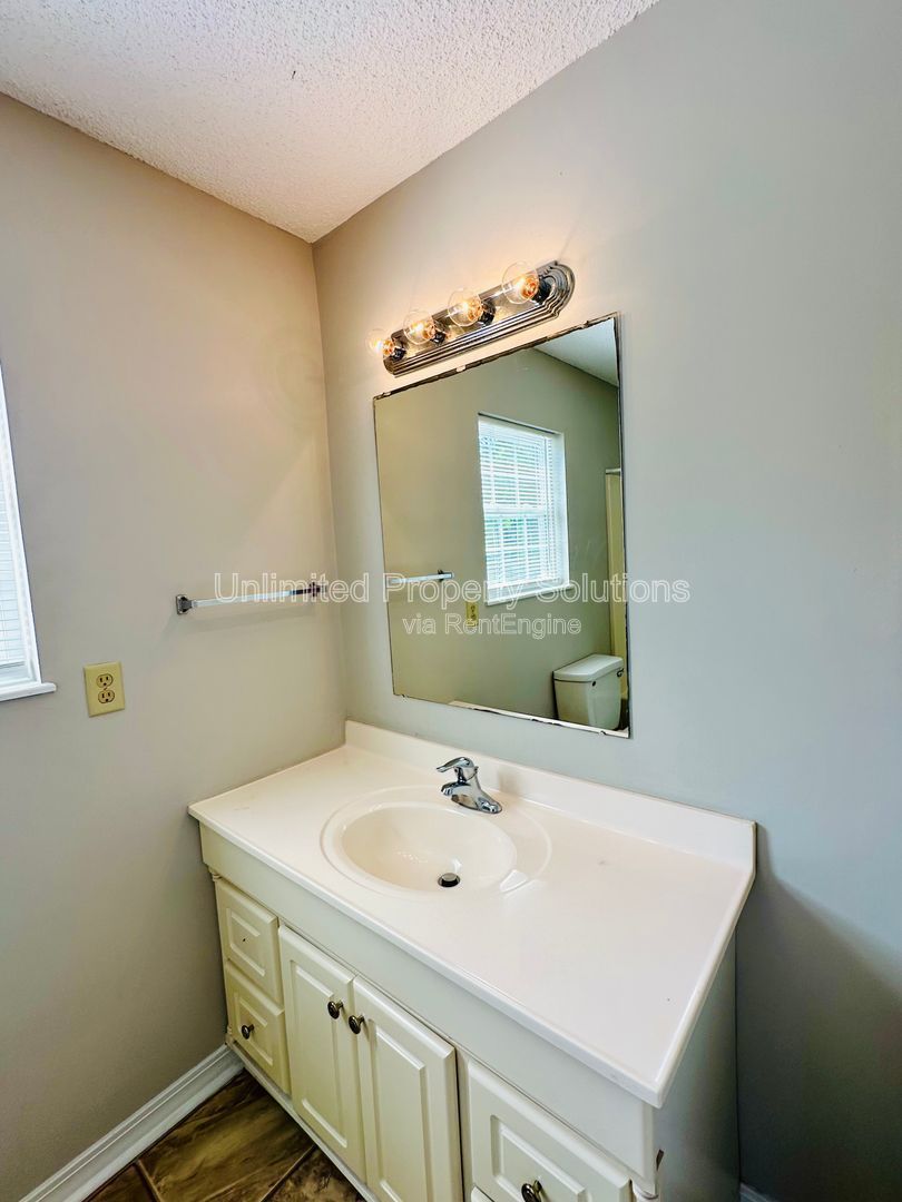 PORT CITY COMMONS - Three bedroom townhome within minutes of downtown Wilmington, riverwalk and Wilmington International Airport property image