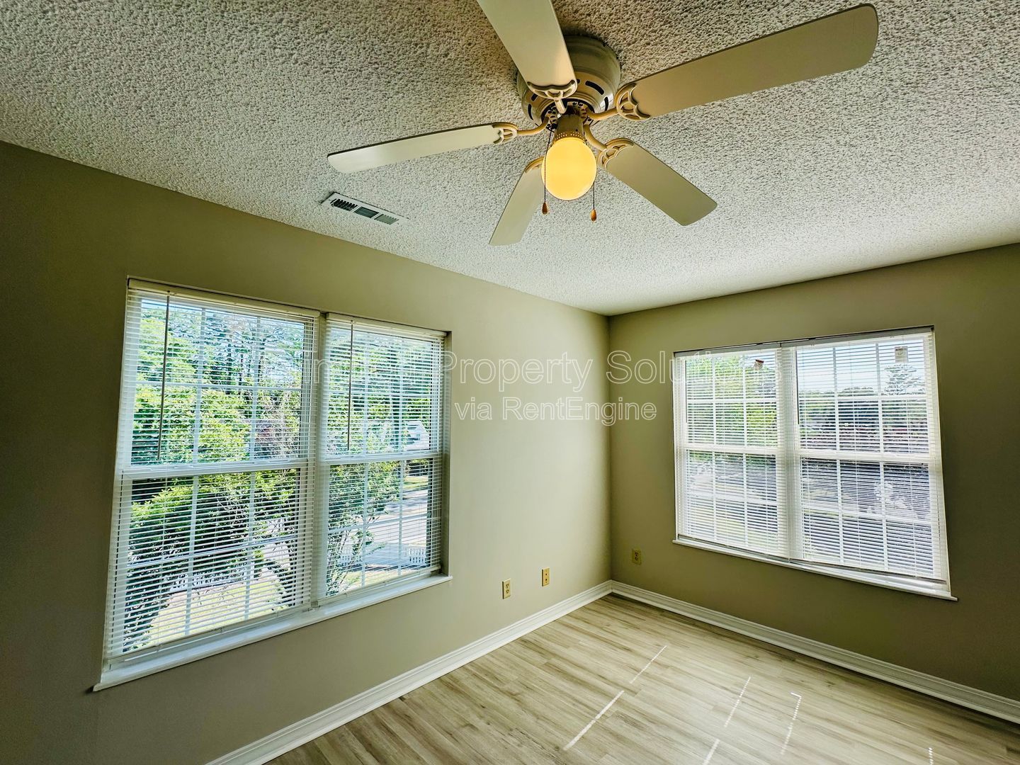 PORT CITY COMMONS - Three bedroom townhome within minutes of downtown Wilmington, riverwalk and Wilmington International Airport property image