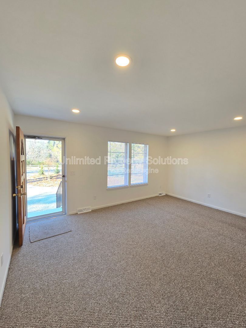 Location, Location! MYRTLE GROVE ROAD  - Private boat ramp in neighborhood! property image