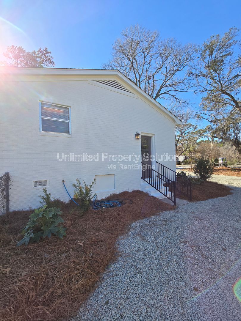 Location, Location! MYRTLE GROVE ROAD  - Private boat ramp in neighborhood! property image