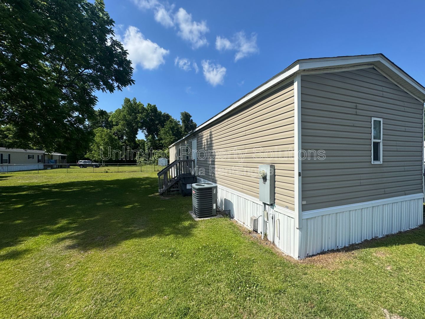 LELAND - 2 Bedroom & 2 Bathroom Mobile Home - Located just off I-40 bypass property image