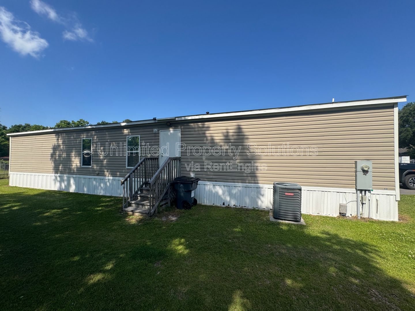 LELAND - 2 Bedroom & 2 Bathroom Mobile Home - Located just off I-40 bypass property image