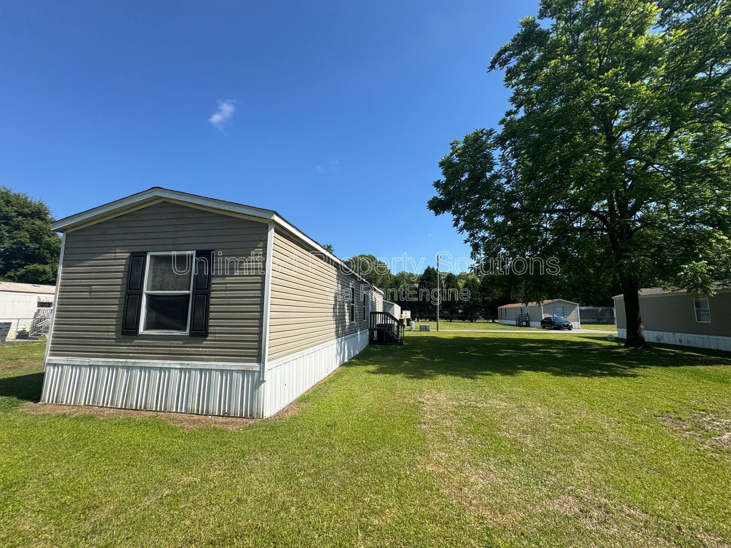 LELAND - 2 Bedroom & 2 Bathroom Mobile Home - Located just off I-40 bypass property image