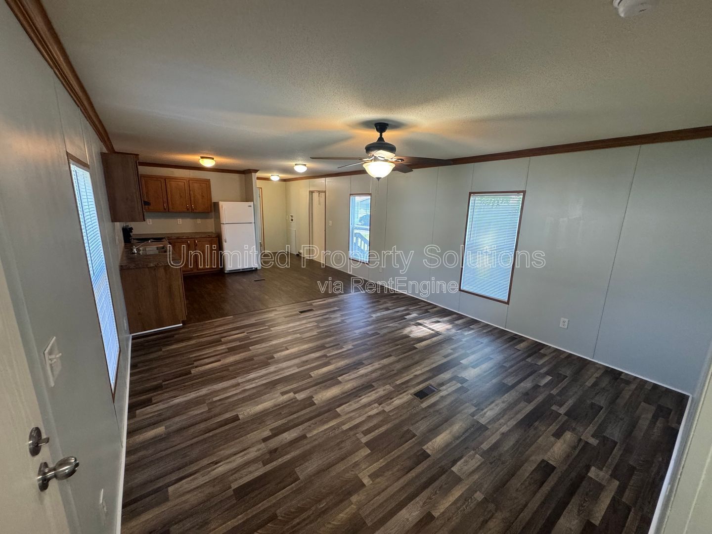 LELAND - 2 Bedroom & 2 Bathroom Mobile Home - Located just off I-40 bypass property image