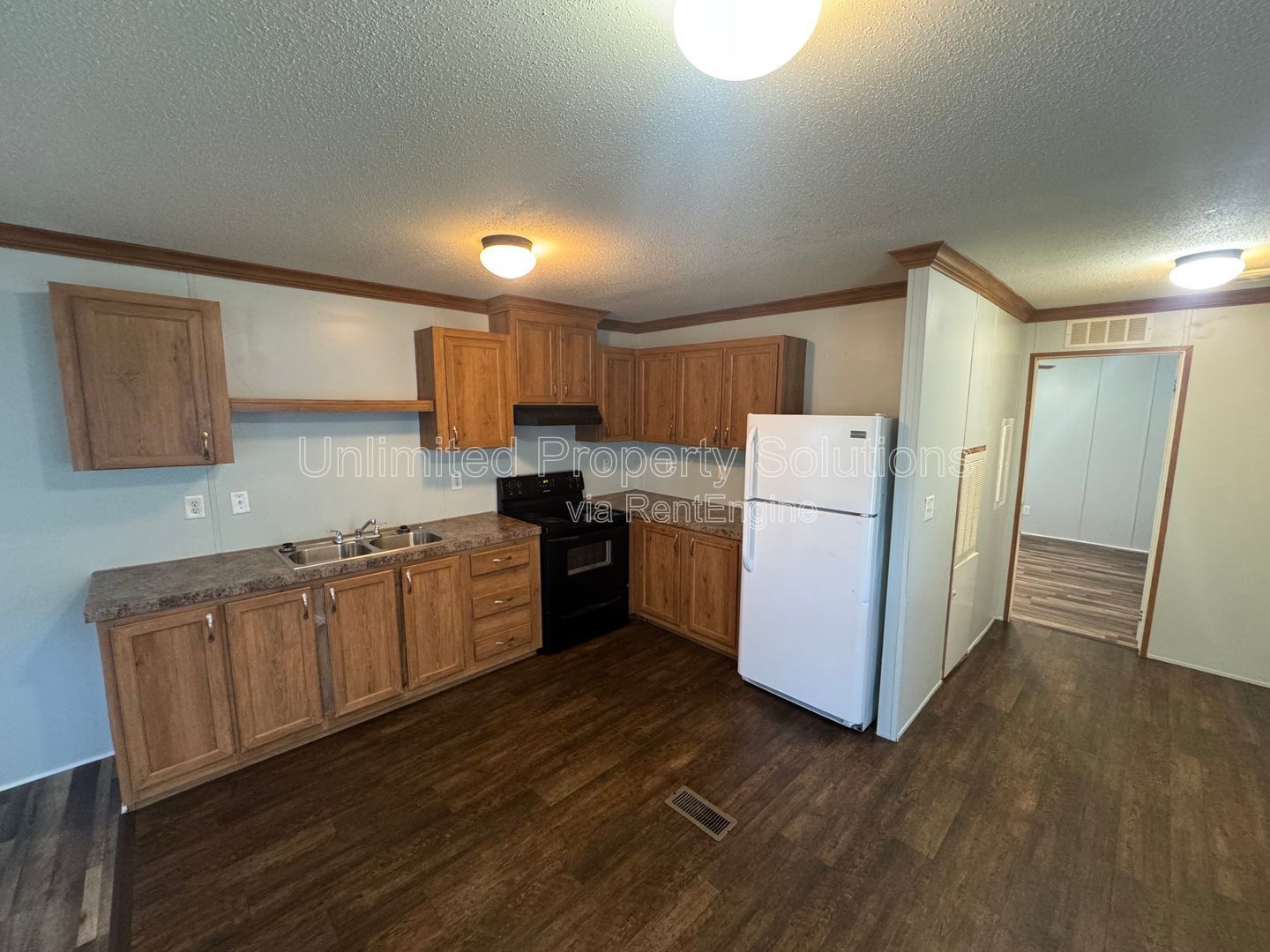 LELAND - 2 Bedroom & 2 Bathroom Mobile Home - Located just off I-40 bypass property image