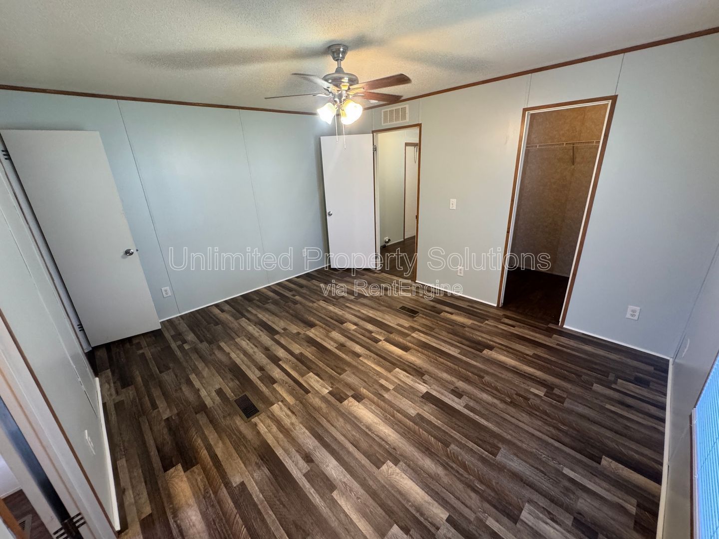 LELAND - 2 Bedroom & 2 Bathroom Mobile Home - Located just off I-40 bypass property image