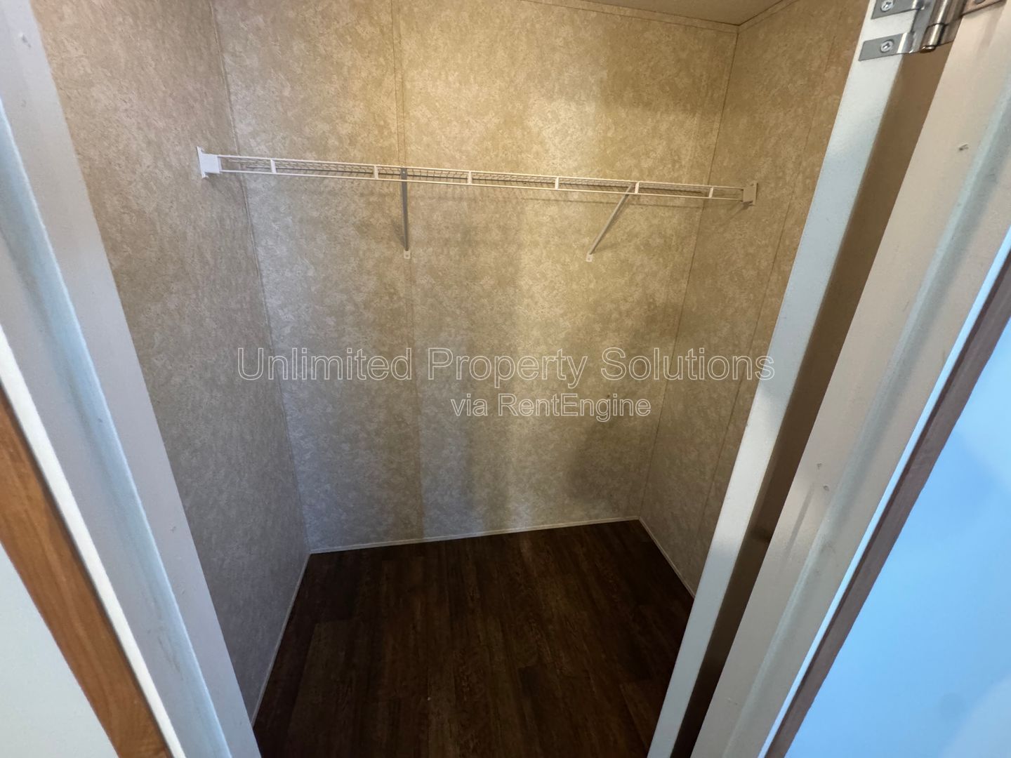LELAND - 2 Bedroom & 2 Bathroom Mobile Home - Located just off I-40 bypass property image
