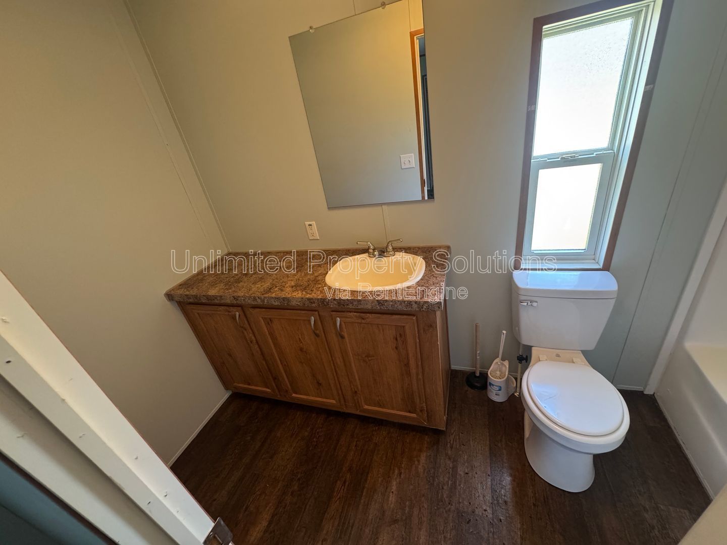 LELAND - 2 Bedroom & 2 Bathroom Mobile Home - Located just off I-40 bypass property image