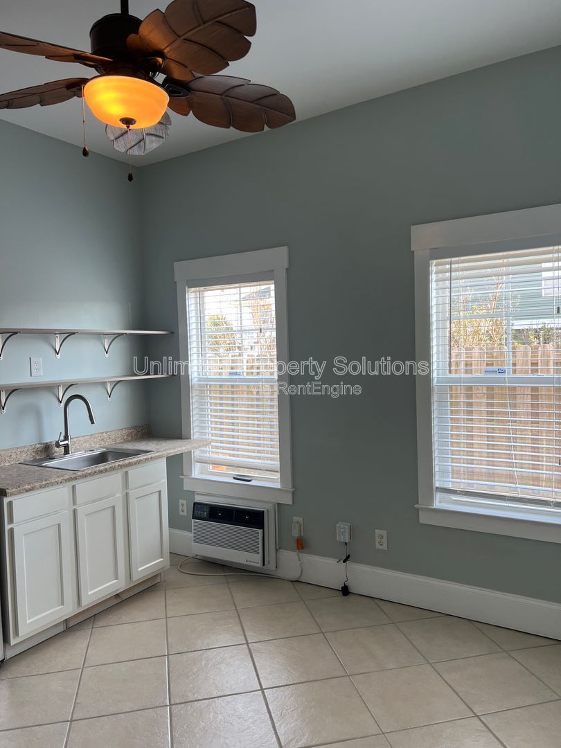 Carolina Beach - One Bedroom Studio/Room - blocks from the beach! property image