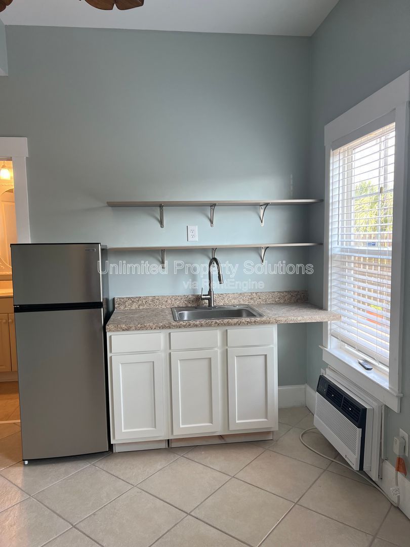Carolina Beach - One Bedroom Studio/Room - blocks from the beach! property image