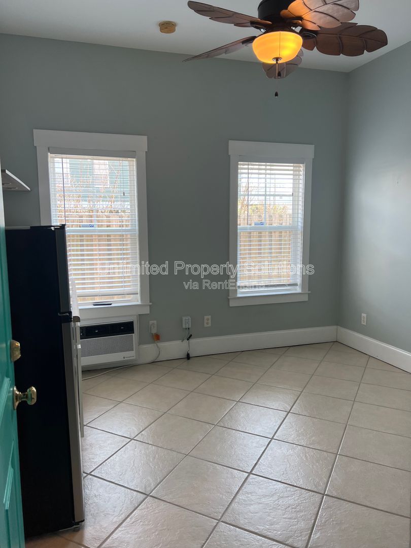 Carolina Beach - One Bedroom Studio/Room - blocks from the beach! property image