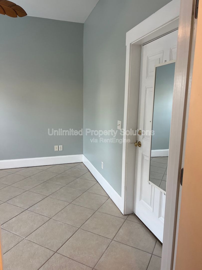 Carolina Beach - One Bedroom Studio/Room - blocks from the beach! property image