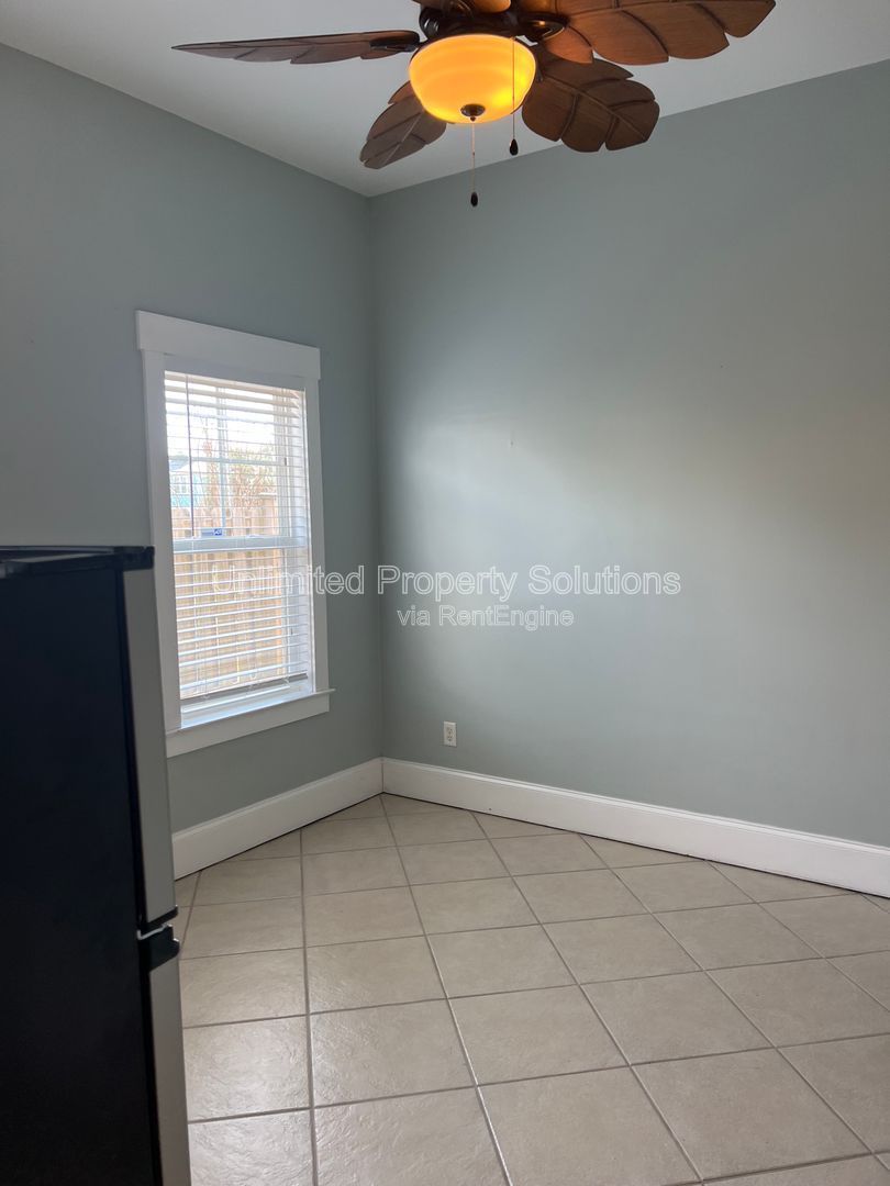 Carolina Beach - One Bedroom Studio/Room - blocks from the beach! property image