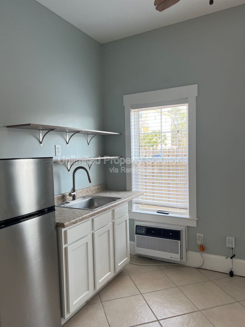 Carolina Beach - One Bedroom Studio/Room - blocks from the beach! property image