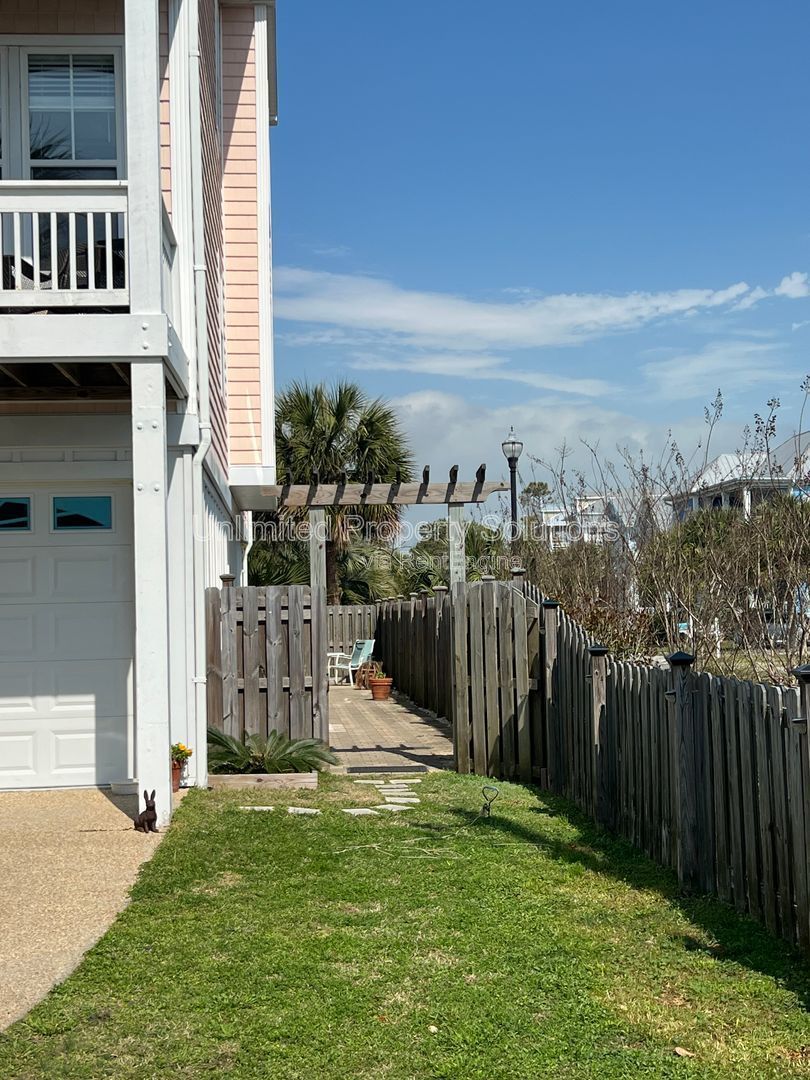 Carolina Beach - One Bedroom Studio/Room - blocks from the beach! property image