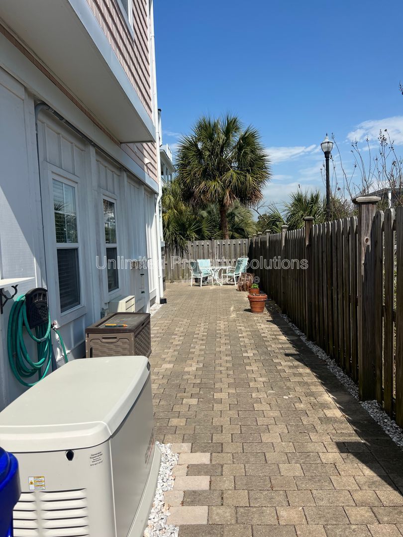 Carolina Beach - One Bedroom Studio/Room - blocks from the beach! property image