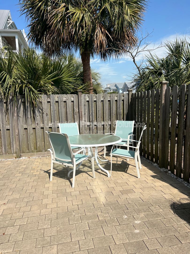 Carolina Beach - One Bedroom Studio/Room - blocks from the beach! property image