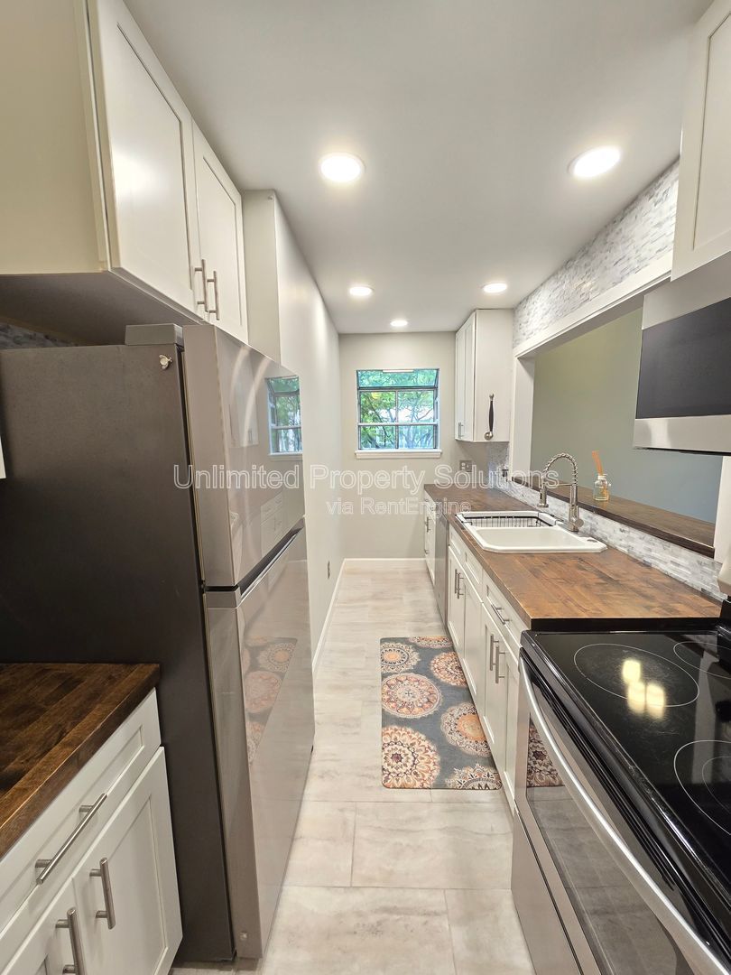 Located in desirable College Acres/Hillsdale area of Wilmington property image