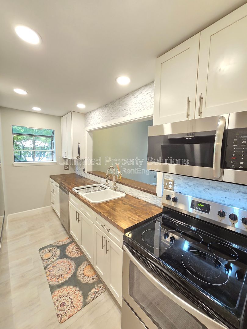 Located in desirable College Acres/Hillsdale area of Wilmington property image