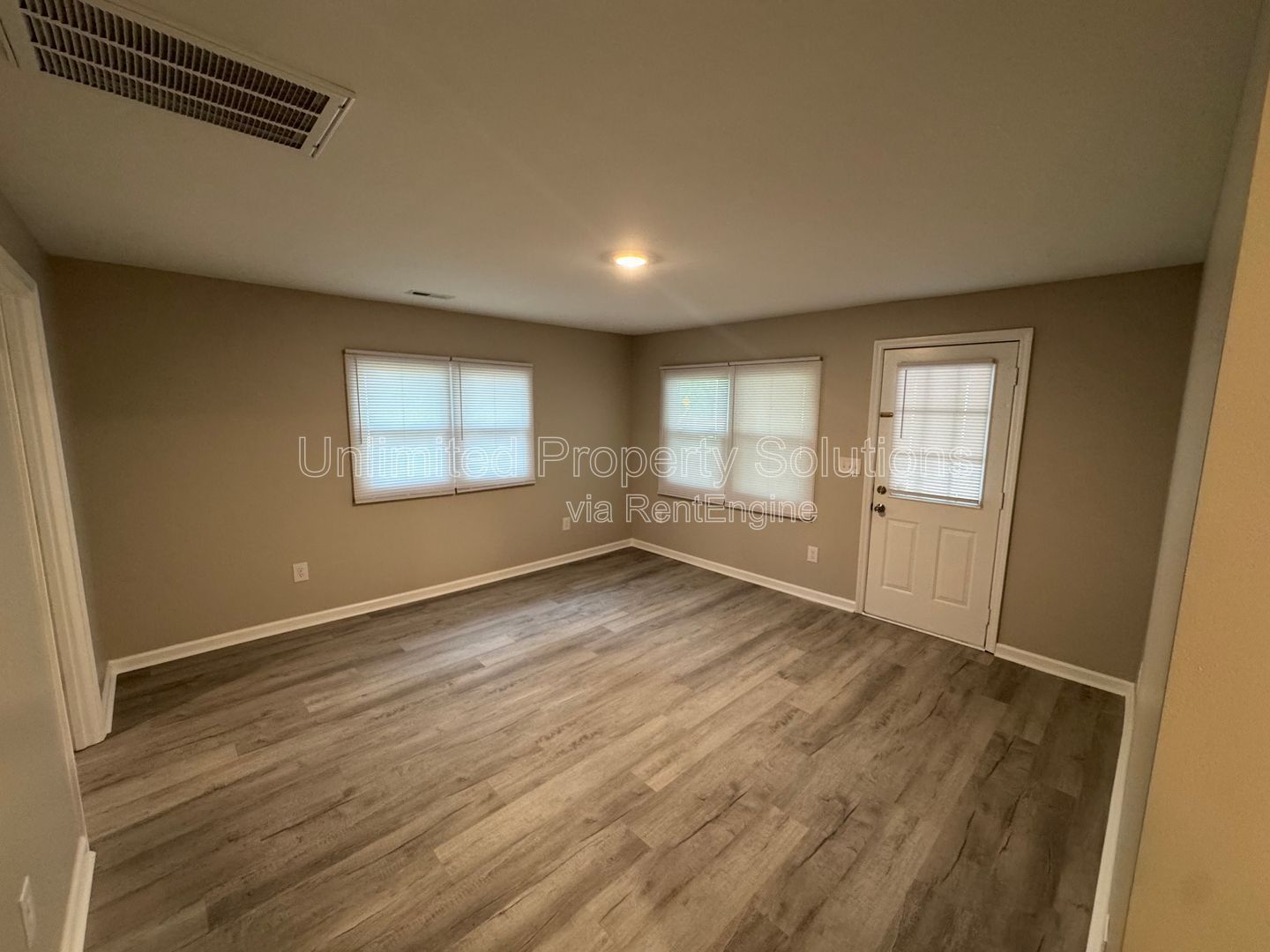 WRIGHTSVILLE AVENUE - 4 Bedroom - Minutes to Novant Health Cape Fear Hospital, UNCW property image