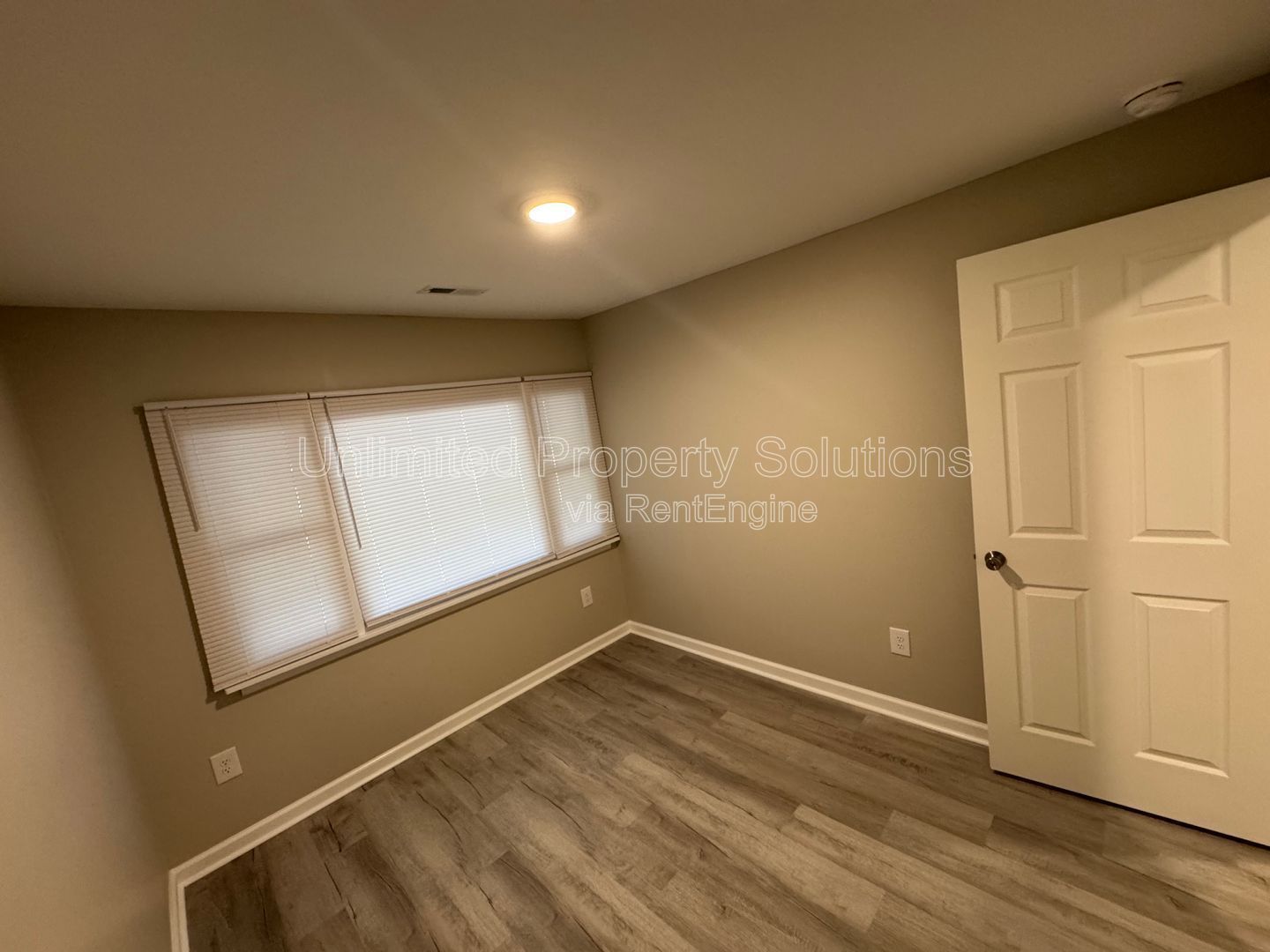 WRIGHTSVILLE AVENUE - 4 Bedroom - Minutes to Novant Health Cape Fear Hospital, UNCW property image