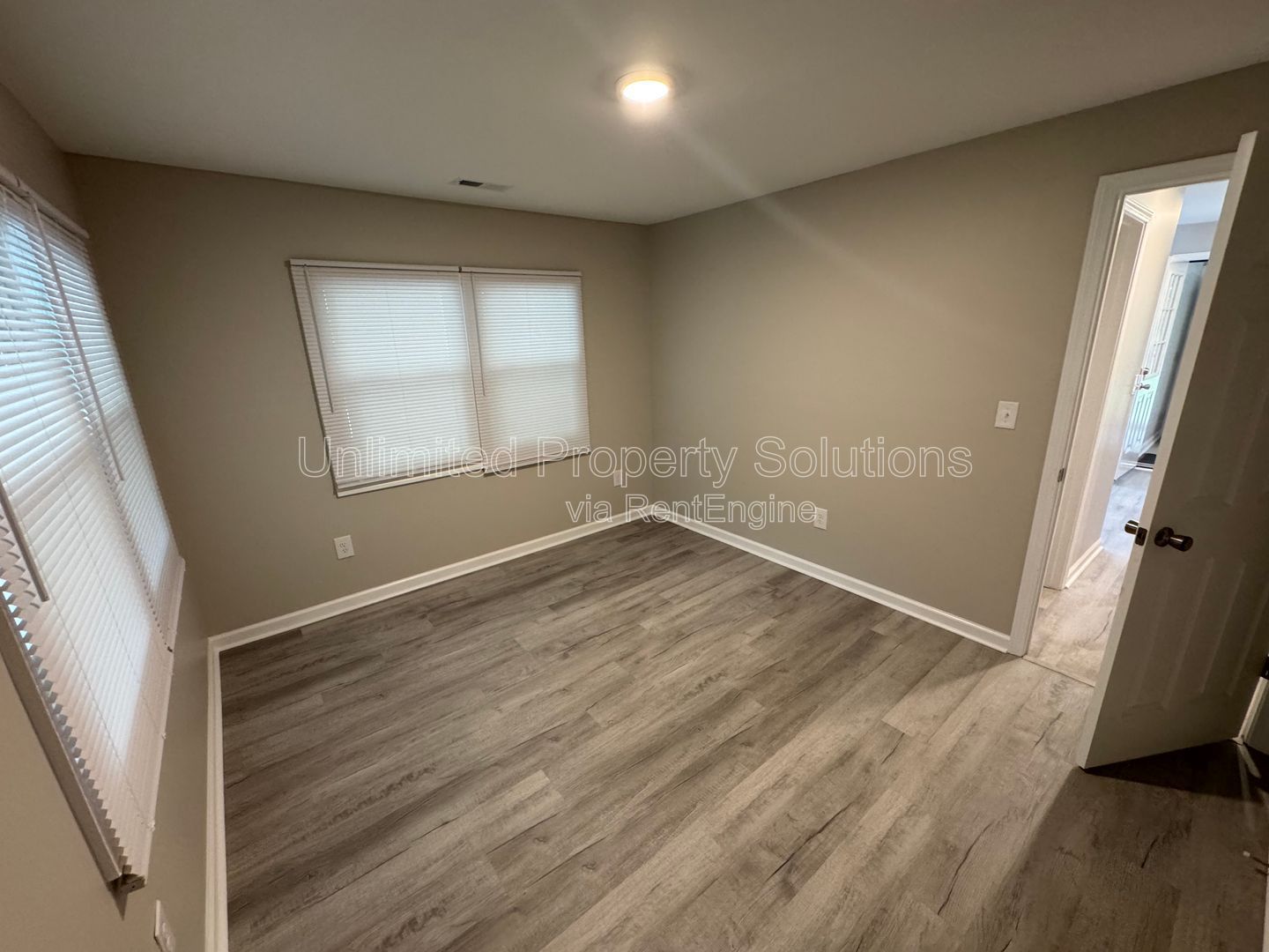 WRIGHTSVILLE AVENUE - 4 Bedroom - Minutes to Novant Health Cape Fear Hospital, UNCW property image