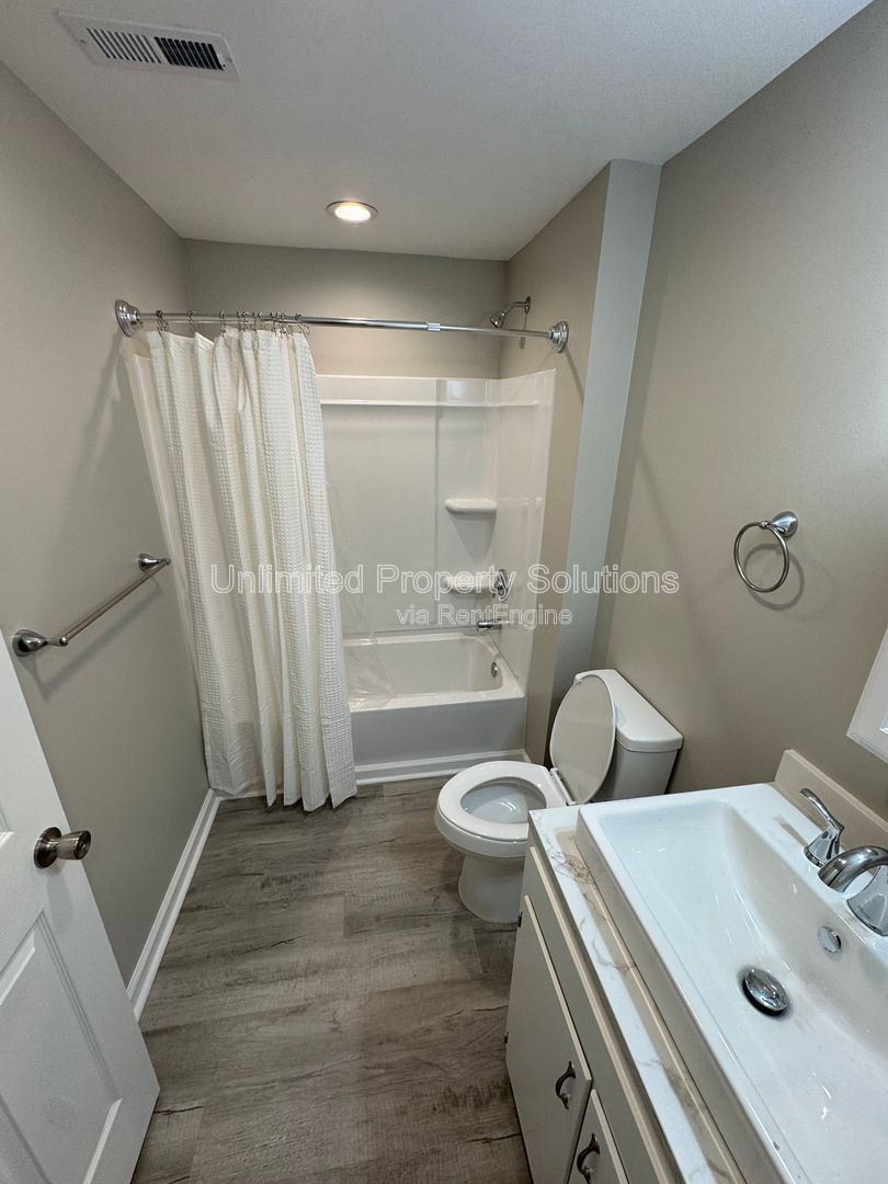WRIGHTSVILLE AVENUE - 4 Bedroom - Minutes to Novant Health Cape Fear Hospital, UNCW property image